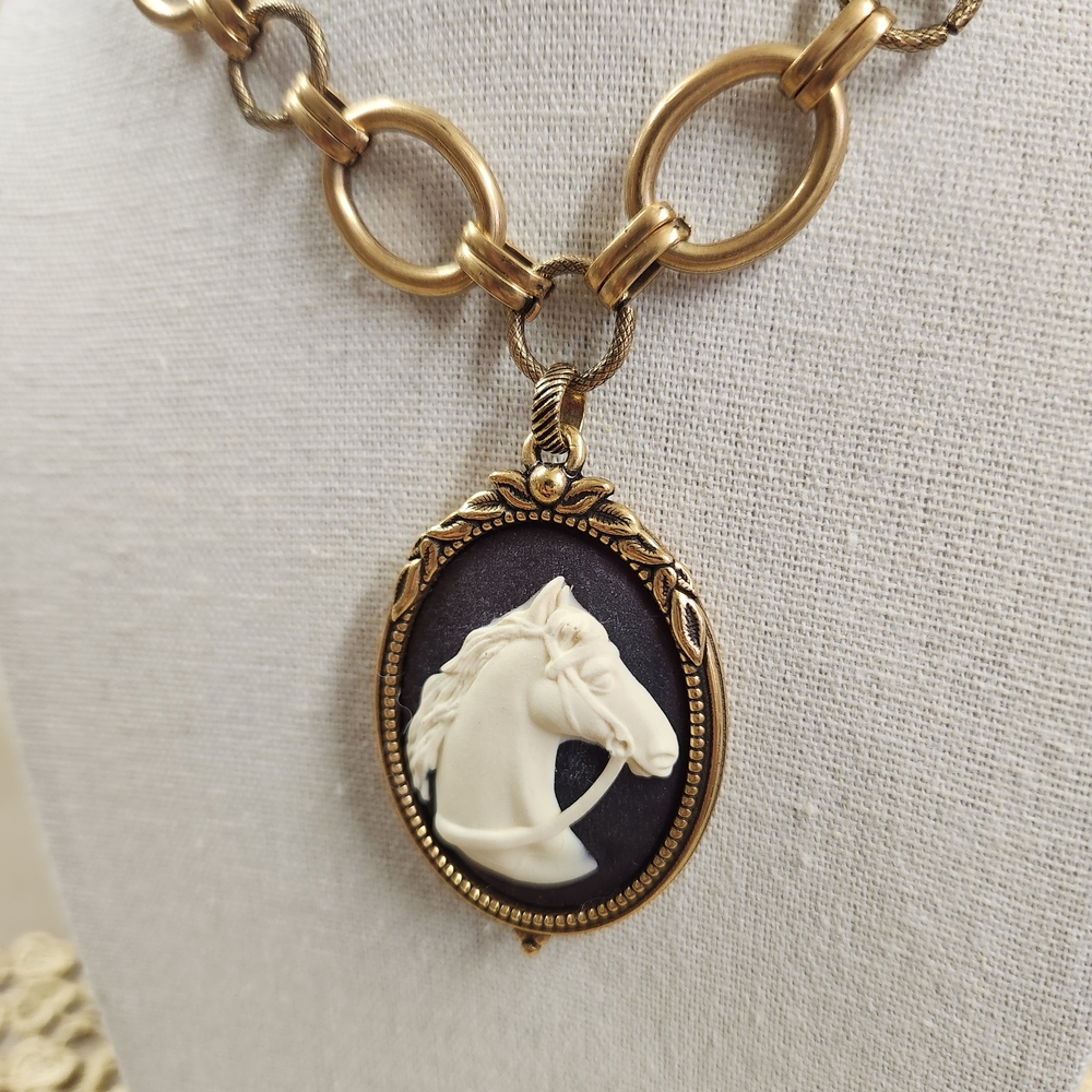 Patricia Nash Gold Tone Horse Cameo Necklace Chain Link Equestrian NWT New - Picture 5 of 14